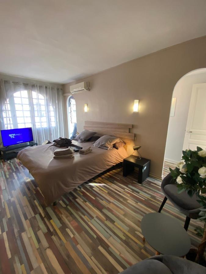 La Solana Villa แซงต์-โลรองต์-เดอ-ลา-ซาลองก์ ภายนอก รูปภาพ
