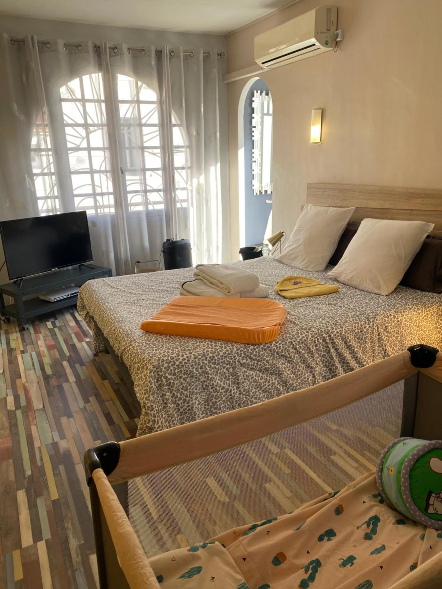 La Solana Villa แซงต์-โลรองต์-เดอ-ลา-ซาลองก์ ภายนอก รูปภาพ